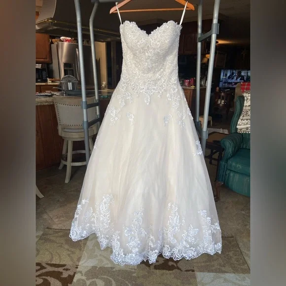 Oleg Cassini | Dresses | Oleg Cassini Beaded Lacetulle Ball Gown Wedding  Dress Size Ivory Wblush | Poshmark